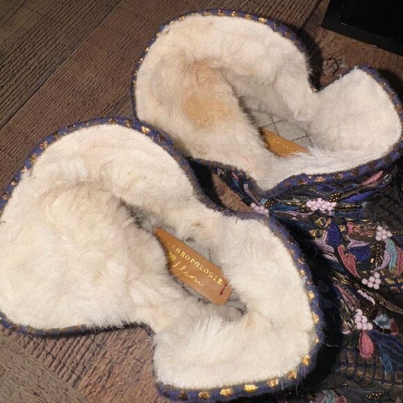 LLANI x ANTHROPOLOGIE suede Embroidered Slippers - Picture 5 of 13